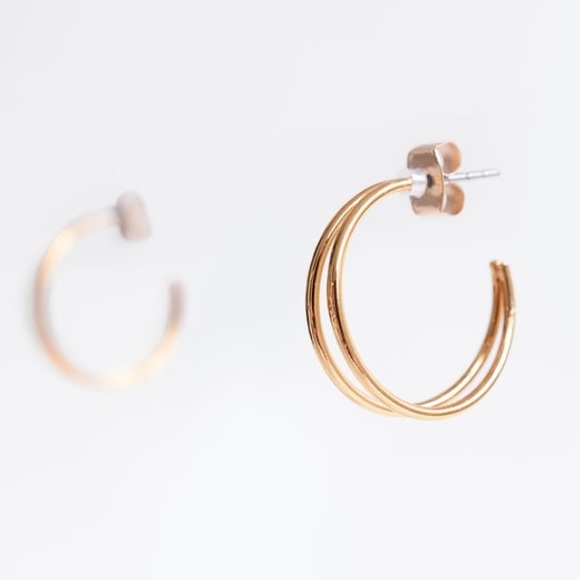 Pack of sparkly hoop earrings - Picture 2 of 4